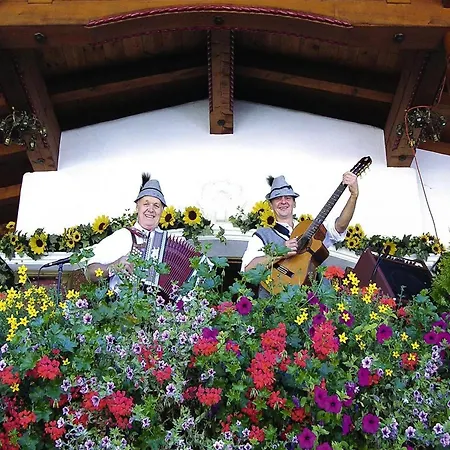 In Wildschoenau By Schatzberg Lift アパート アウフファッハ